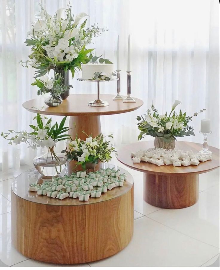 1. Casamento Civil em Casa: Guia Completo para uma Decoração Aconchegante; 2. Lembrancinhas Criativas e Baratas para o seu Casamento Civil Simples; 3. Paleta de Cores para Casamento Civil: Escolha a Ideal para seu Estilo; 4. Economize na Decoração: Dicas Essenciais para um Casamento Civil com Baixo Orçamento; 5. Iluminação e Detalhes: Transforme seu Casamento Civil Simples em um Evento Inesquecível