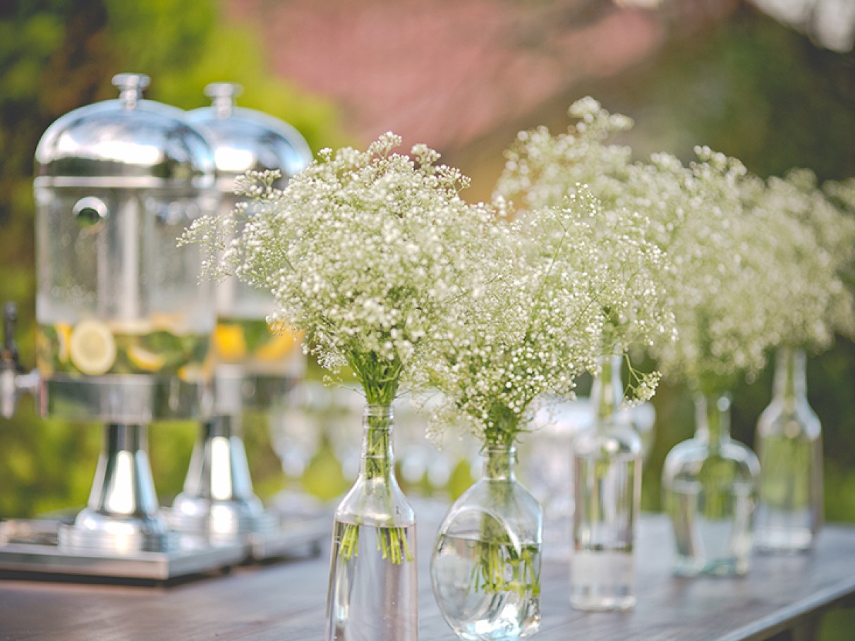 como fazer arranjos de mosquitinho para casamento