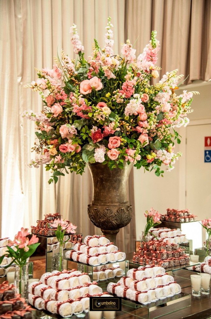 ideias de decoração de casamento rosé para noivas