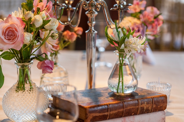 decoração de casamento rosé vs dourado