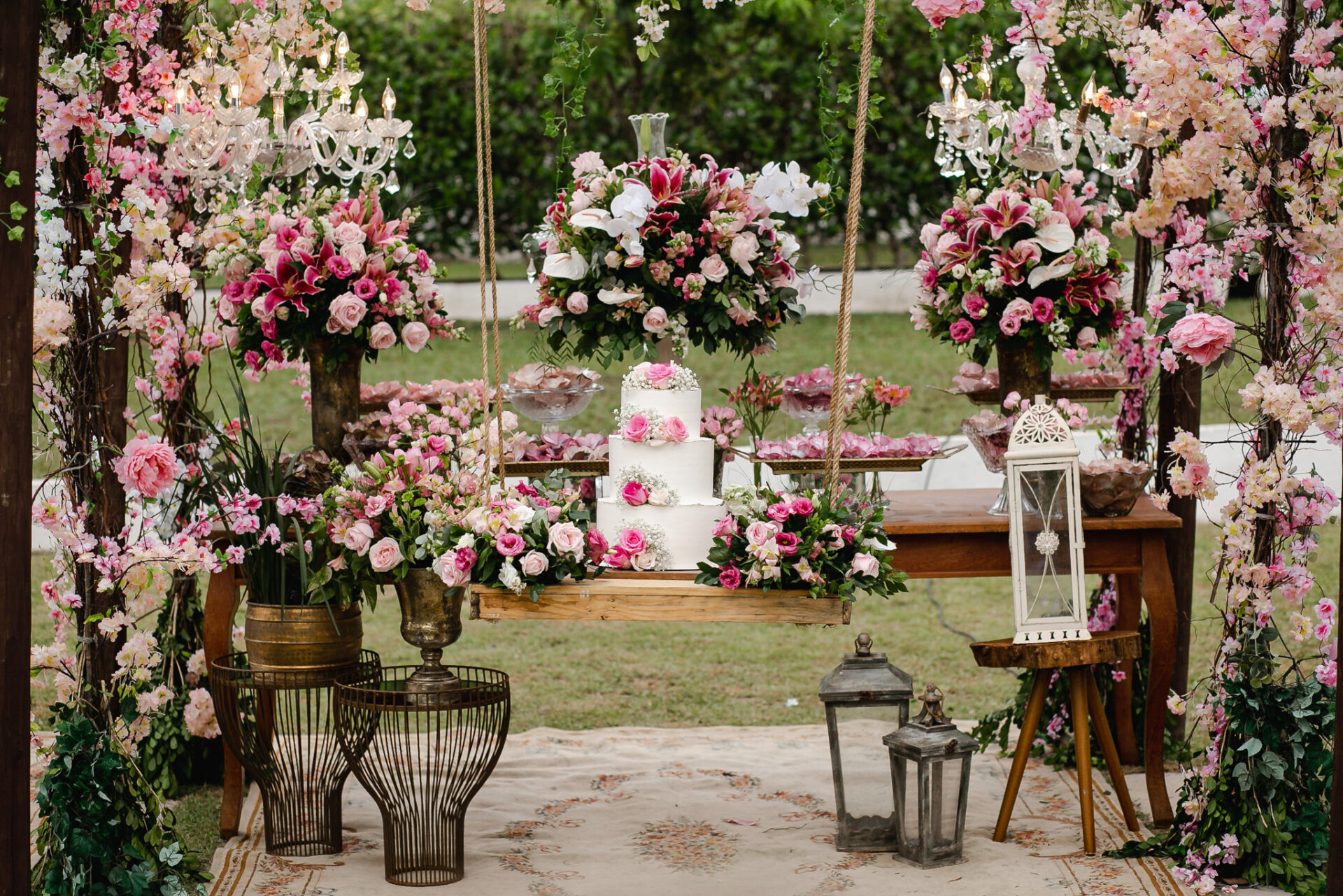 decoração de casamento rosé vs dourado