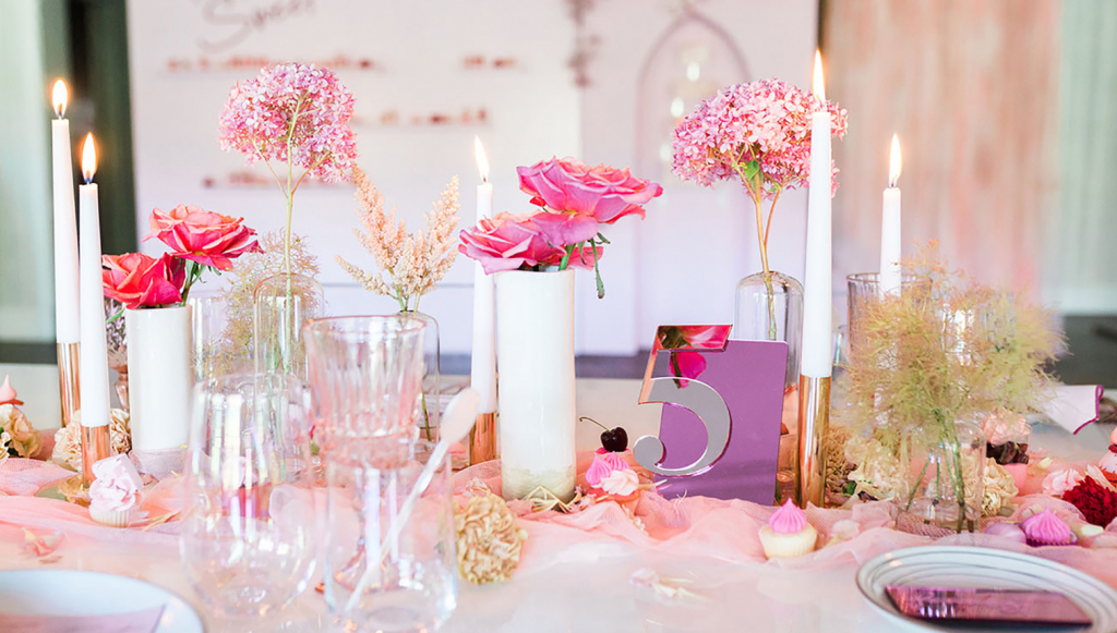 decoração de casamento rosé para cerimônia ao ar livre