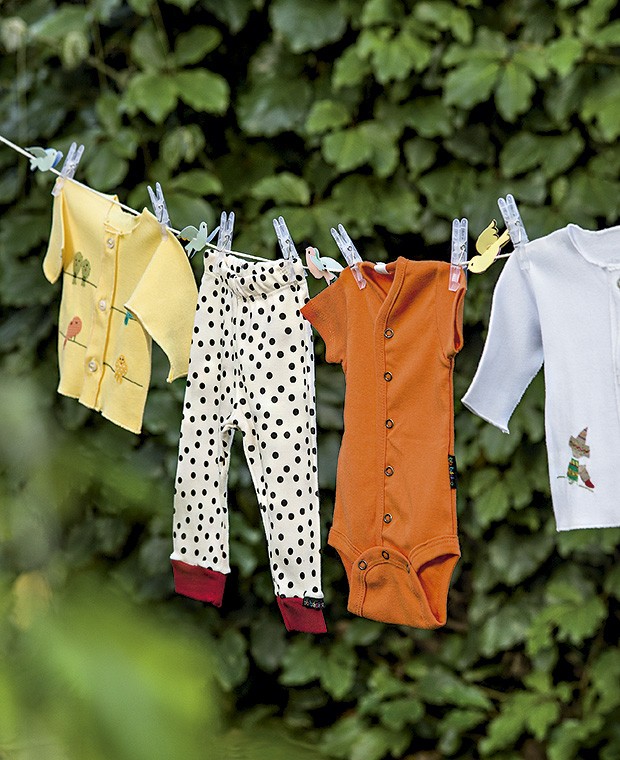 decoração cha de bebe com roupinhas