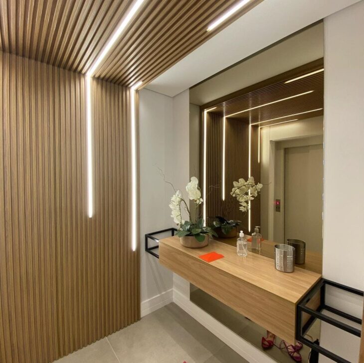 decoração com aparador e espelho