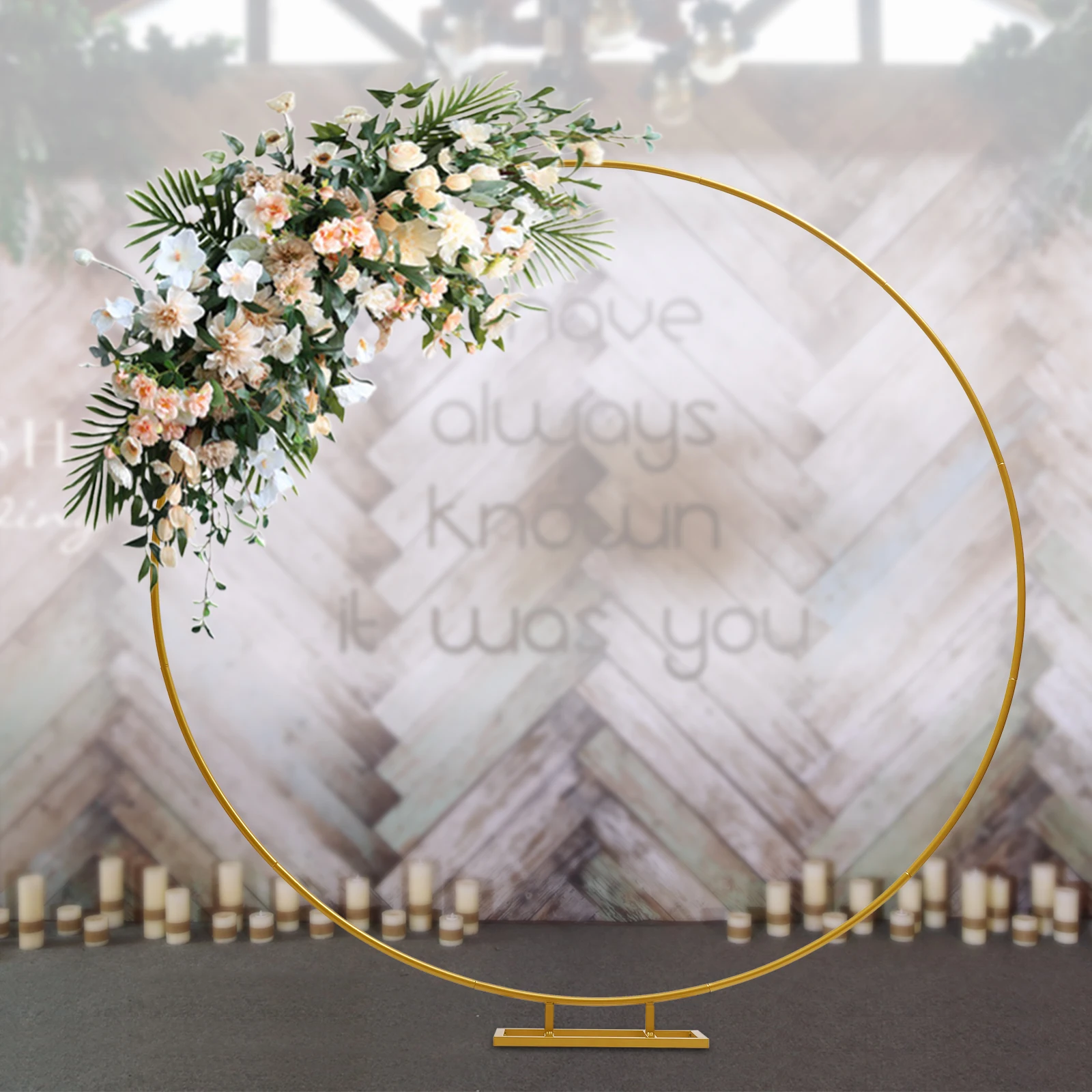 decoração com arco romano vazado