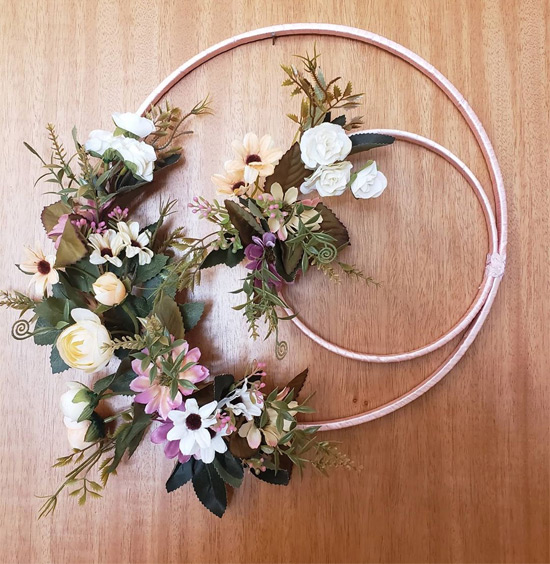 decoração com bambole e flores