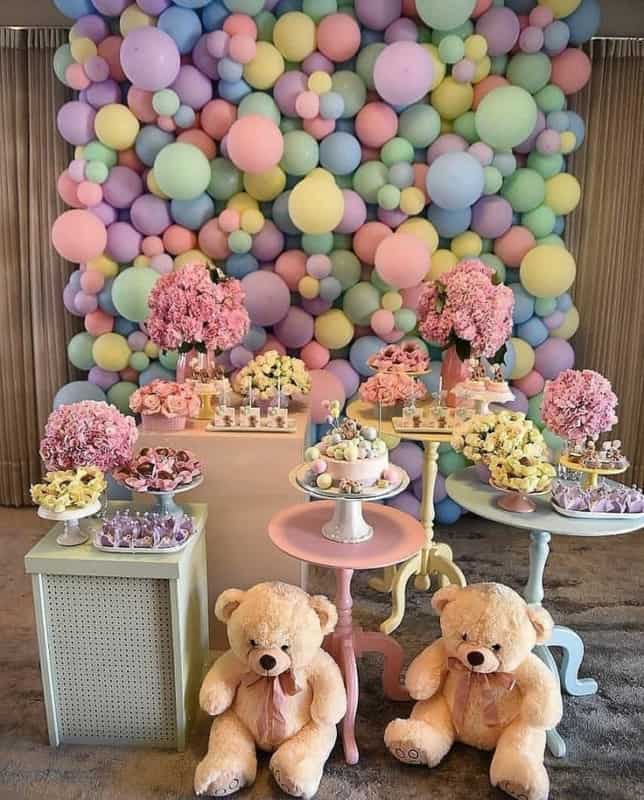 decoração com bexigas na parede simples