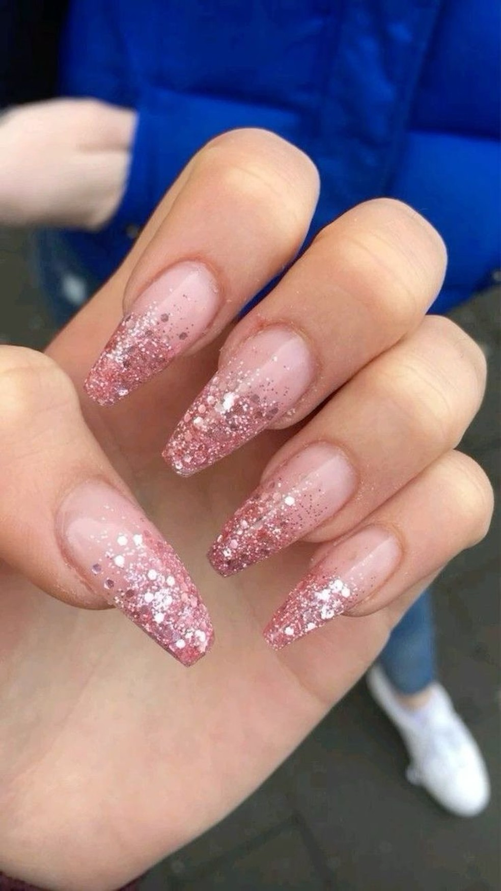 como evitar glitter áspero na unha