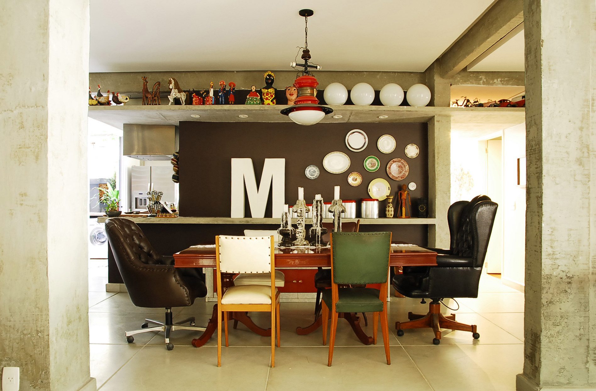 decoração com cadeiras antigas