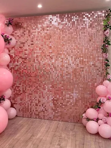 decoração com cortina metalizada rosa