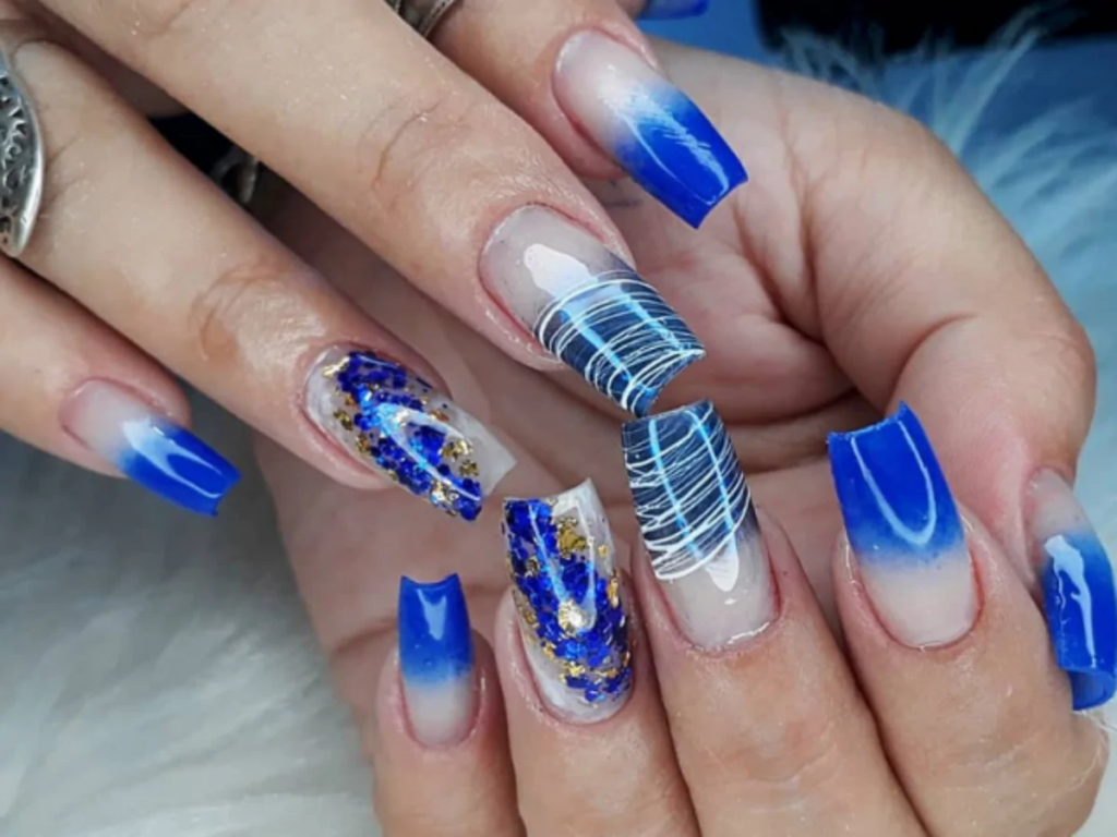 decoração com esmalte azul