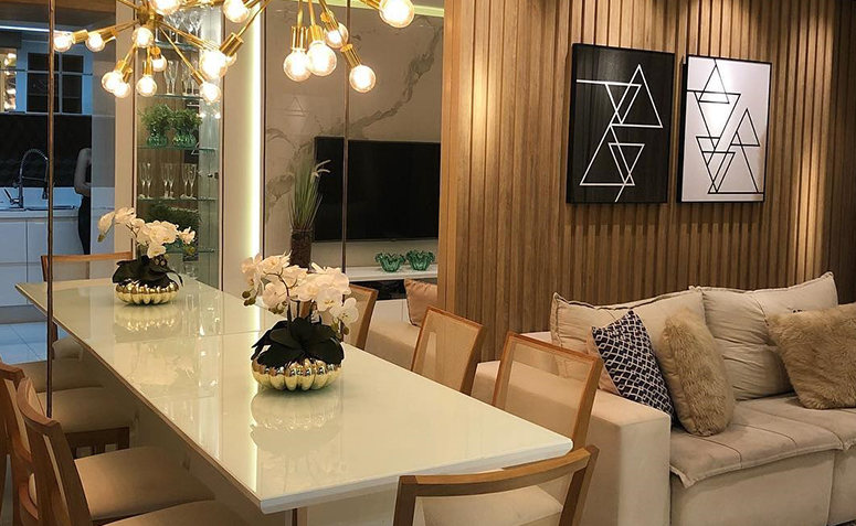 5 ideias de títulos para posts sobre decoração com espelhos: 1. Espelhos na Decoração: Guia Completo para Transformar Seu Lar. 2. Amplie Seu Espaço: Como Usar Espelhos para Criar a Ilusão de Amplitude. 3. Estilos de Espelhos que Vão Dar um Up na Sua Decoração. 4. Feng Shui e Espelhos: Onde Posicionar para uma Energia Positiva. 5. Espelhos Pequenos: Soluções Criativas para Ambientes Compactos.