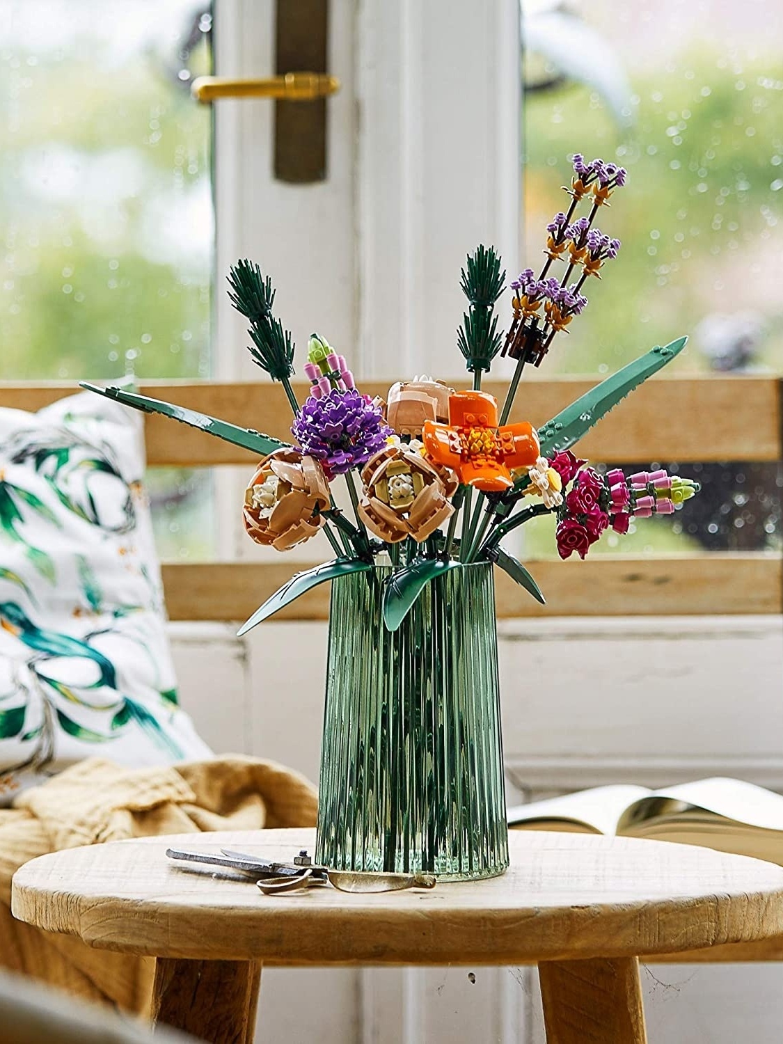 5 ideias de títulos:
1. Decoração com Flores: Guia Completo para Transformar seu Espaço
2. Flores Artificiais vs. Naturais: Qual a Melhor Escolha para sua Casa?
3. Estilos de Decoração com Flores: Do Rústico ao Moderno
4. Dicas Essenciais para Cuidar e Posicionar suas Flores
5. Onde Comprar Flores Online: As Melhores Lojas e Arranjos