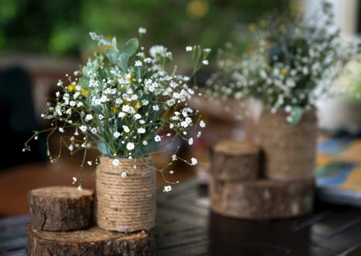 5 ideias de títulos:
1. Decoração com Flores: Guia Completo para Transformar seu Espaço
2. Flores Artificiais vs. Naturais: Qual a Melhor Escolha para sua Casa?
3. Estilos de Decoração com Flores: Do Rústico ao Moderno
4. Dicas Essenciais para Cuidar e Posicionar suas Flores
5. Onde Comprar Flores Online: As Melhores Lojas e Arranjos