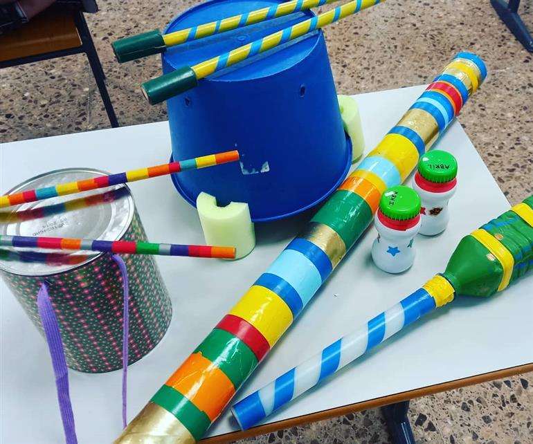 suporte parede violão vs pedestal decoração