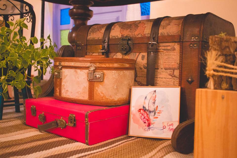 decoração com malas de viagem