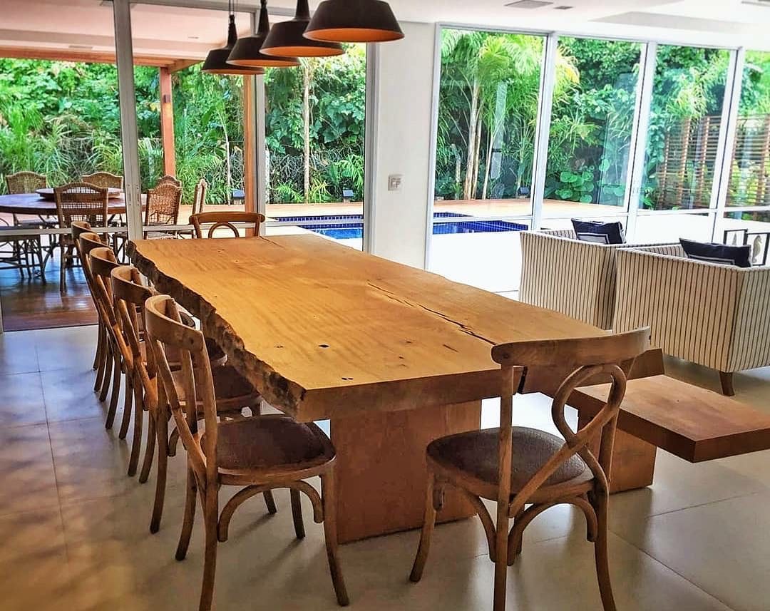 decoração com mesa de madeira
