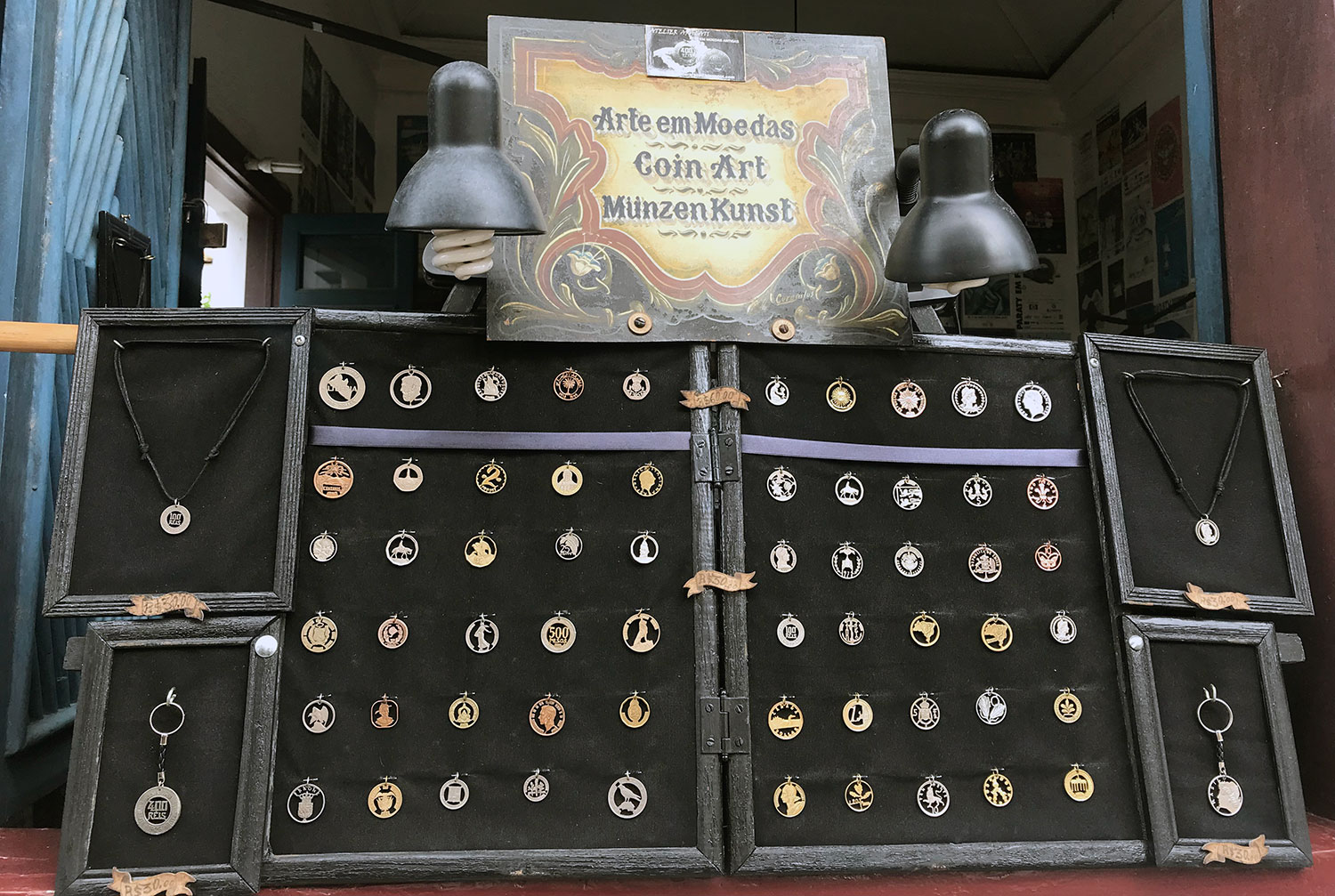 quanto vale uma coleção de moedas antigas para decoração