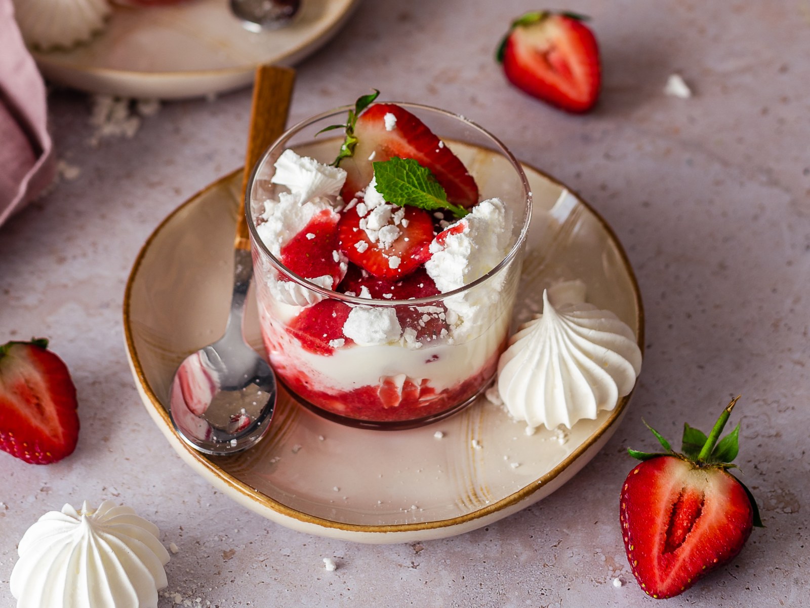 Ideias Criativas de Decoração com Morangos para Festas