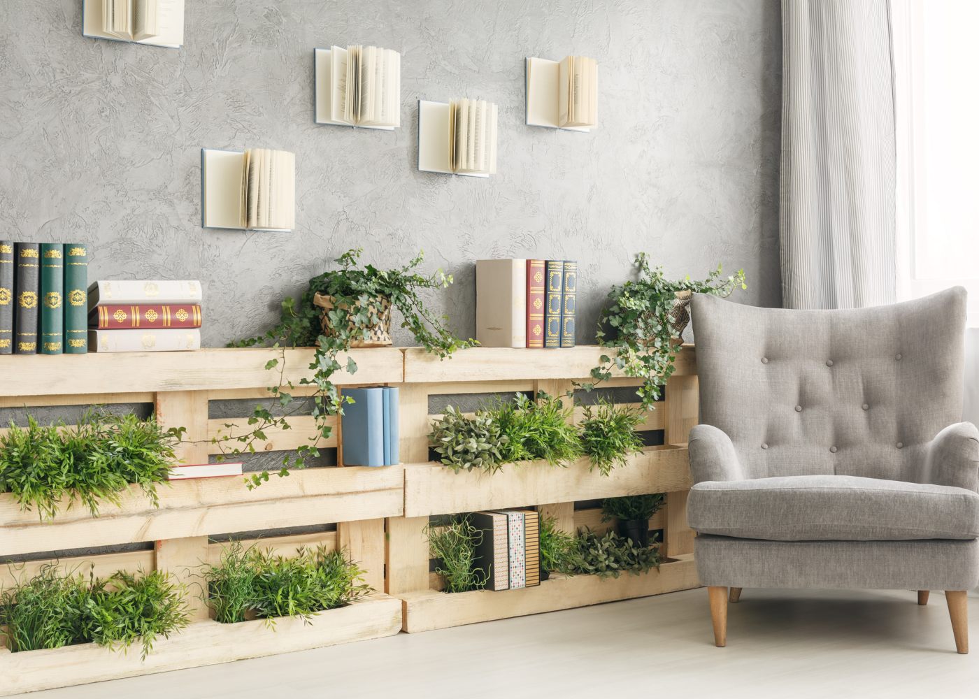 5 ideias de títulos:
1. Transforme sua Casa: Guia Completo de Decoração com Paletes
2. Paletes na Sala de Estar: Crie Sofás e Mesas Incríveis
3. Jardim Vertical com Paletes: Ideias Criativas e Sustentáveis
4. Como Tratar e Pintar Paletes para Durabilidade Máxima
5. Onde Encontrar Paletes Gratuitos ou Baratos para Seus Projetos