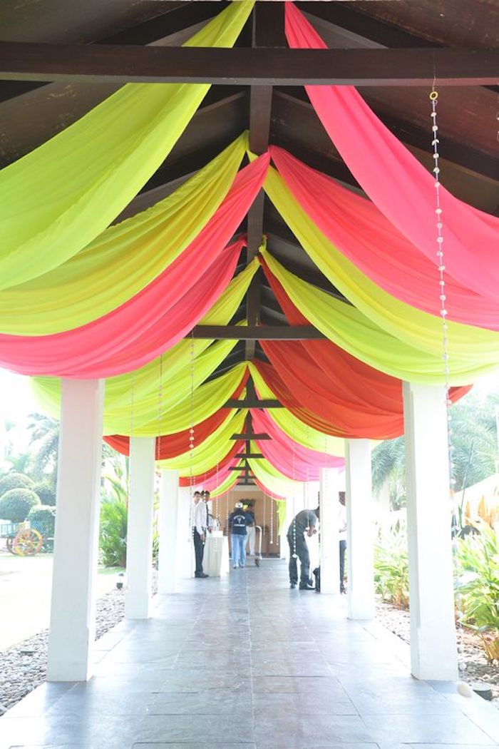 decoração com panos no teto