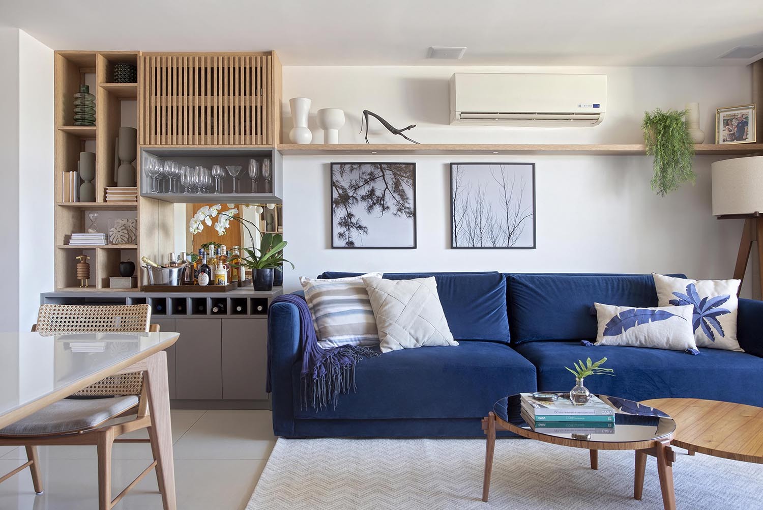 decoração com sofa azul