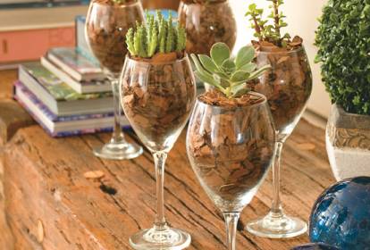 como usar taças de vinho na decoração de mesa