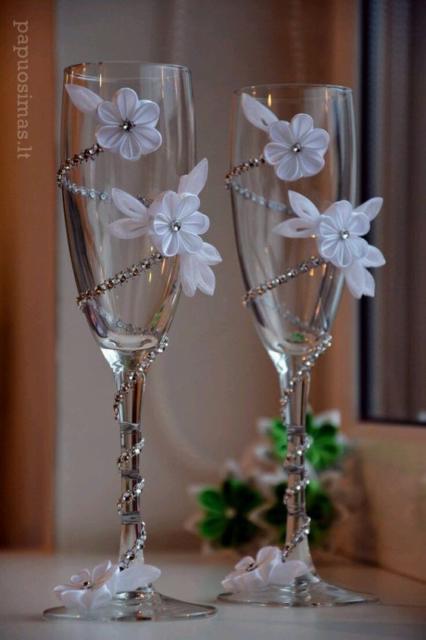 como usar taças de vinho na decoração de mesa