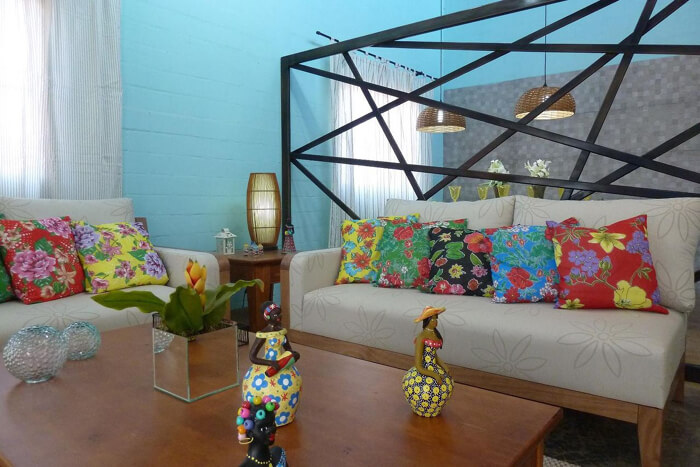 decoração com tecidos coloridos