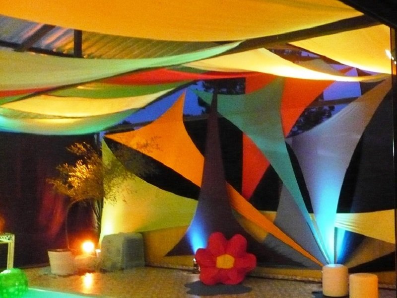 decoração com tecidos coloridos