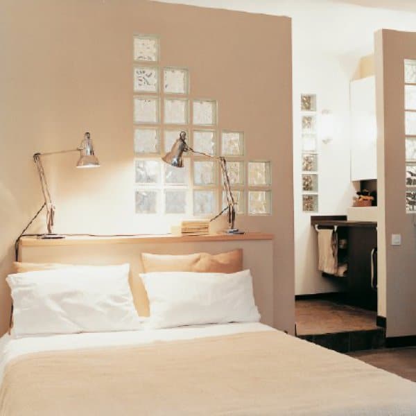 decoração com tijolo de vidro na parede