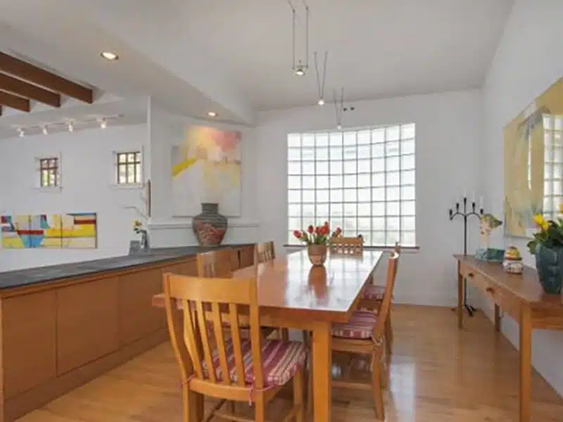 decoração com tijolo de vidro na parede