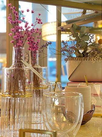 Vasos de Vidro Grandes: Tendências de Cores e Acabamentos para 2024