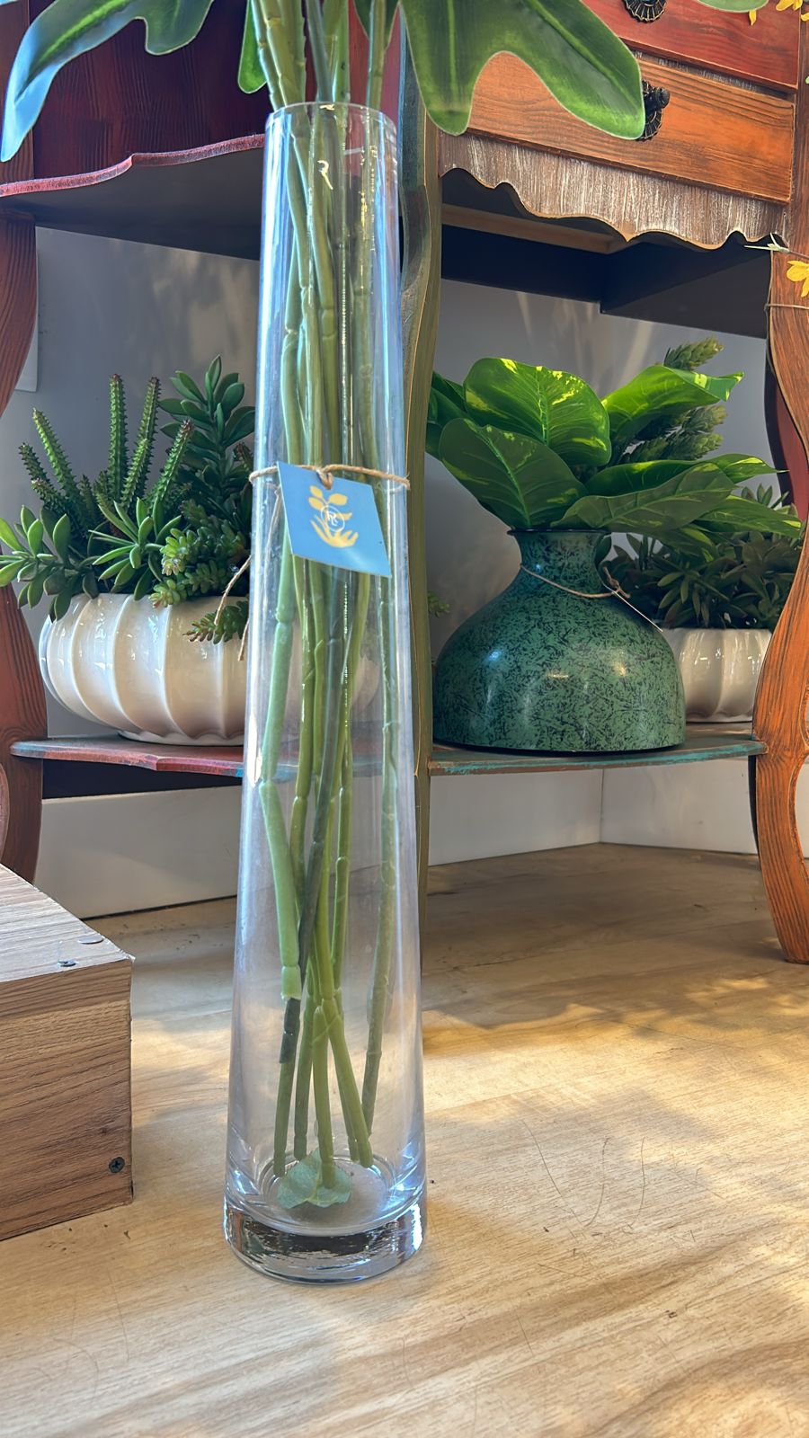 5 Maneiras Criativas de Usar Vasos de Vidro Grandes na Sua Sala