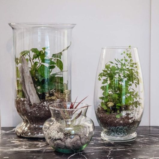 Arranjos Incríveis: Flores Artificiais Perfeitas para Vasos de Vidro Grandes