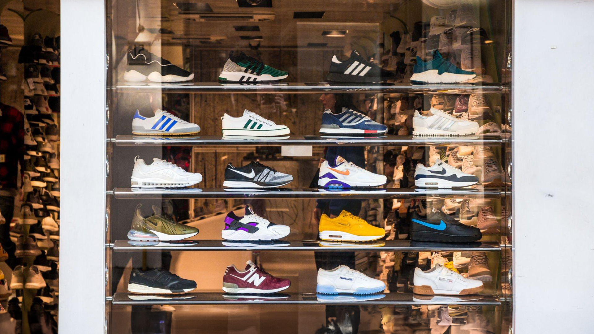 erros comuns decoração concessionaria evitar