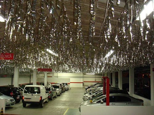 decoracao concessionaria luxo versus popular