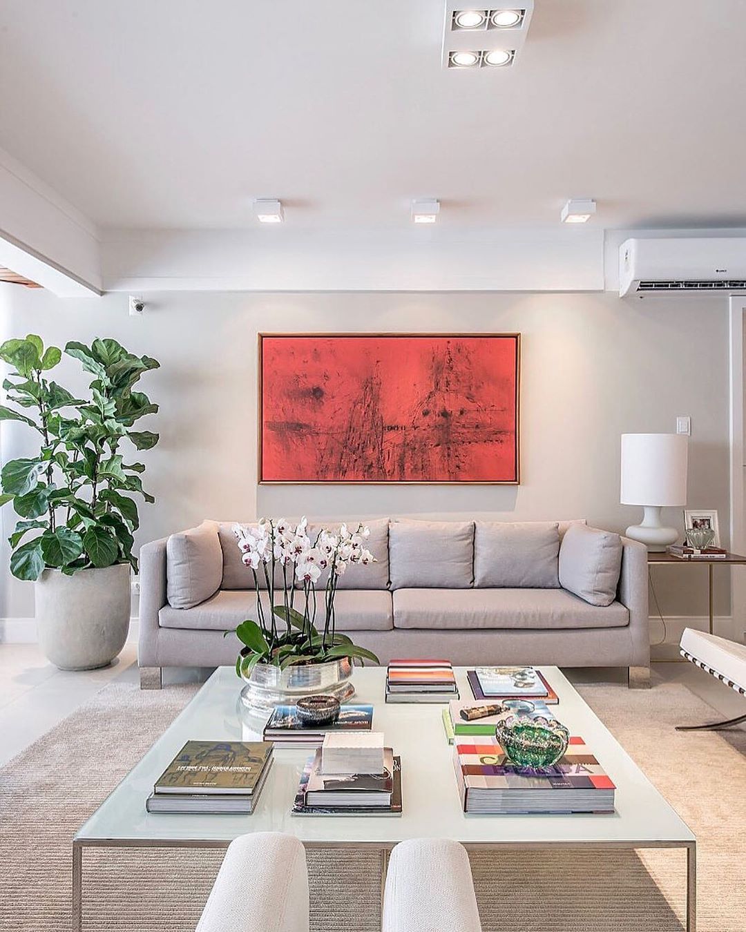 5 ideias de títulos:
1. Decoração Contemporânea: O Guia Completo para um Lar Moderno e Funcional
2. Tendências de Decoração Contemporânea para 2026: O Futuro do seu Espaço
3. Como Criar um Ambiente Contemporâneo: Dicas de Cores