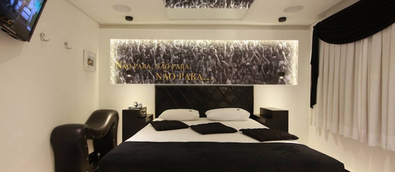 5 ideias de títulos:
1. Decoração de Festa Corinthians: Transforme seu evento em um estádio!
2. Quarto do Corinthiano: Ideias para um refúgio alvinegro.
3. Churrasqueira do Timão: Dicas para uma área gourmet com a cara do Corinthians.
4. DIY Decoração Corinthians: Faça você mesmo itens exclusivos.
5. Presentes Criativos para Corinthianos: Surpreenda com o tema do Timão.