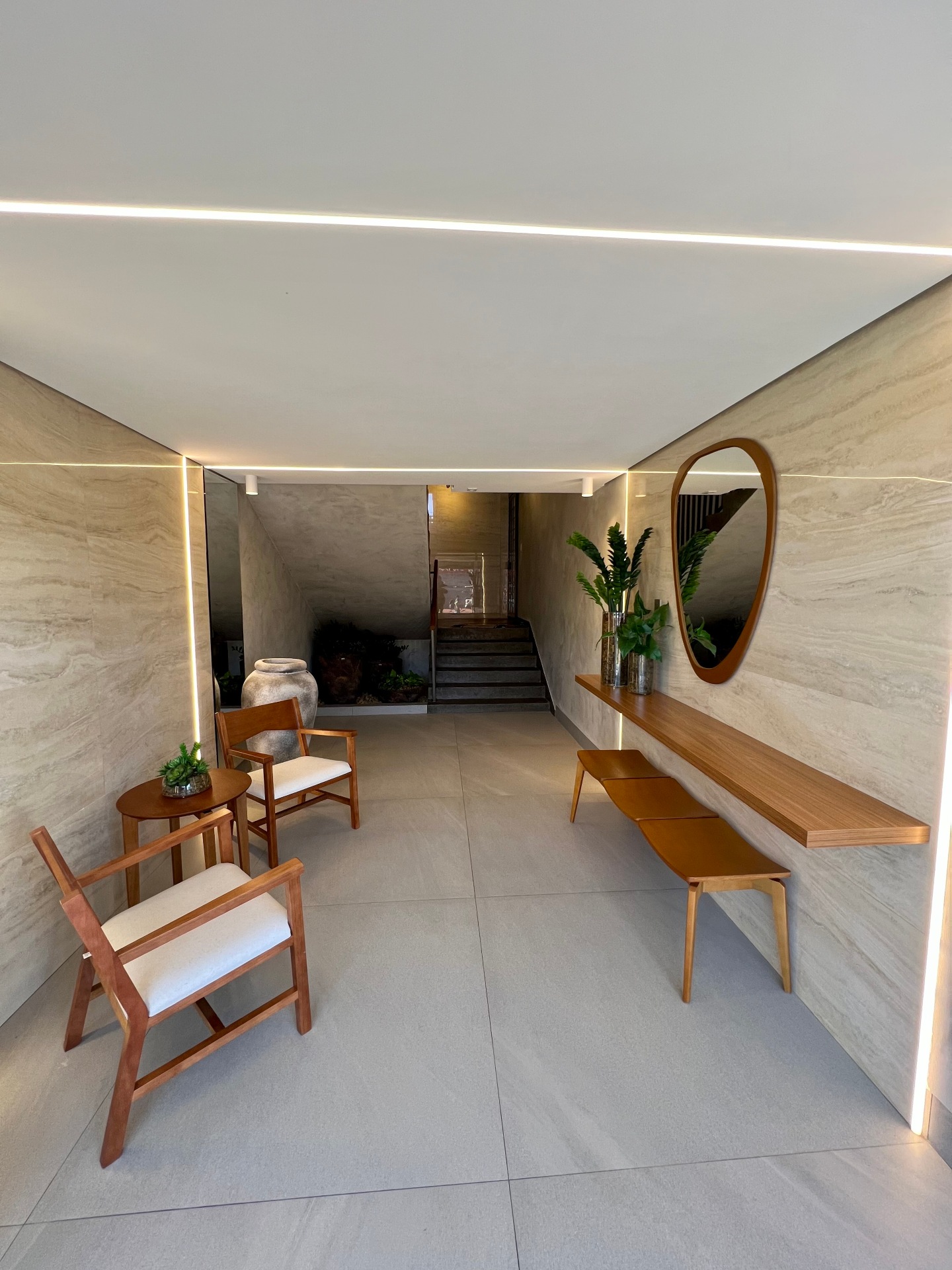 ideias criativas para decorar corredor de entrada pequeno