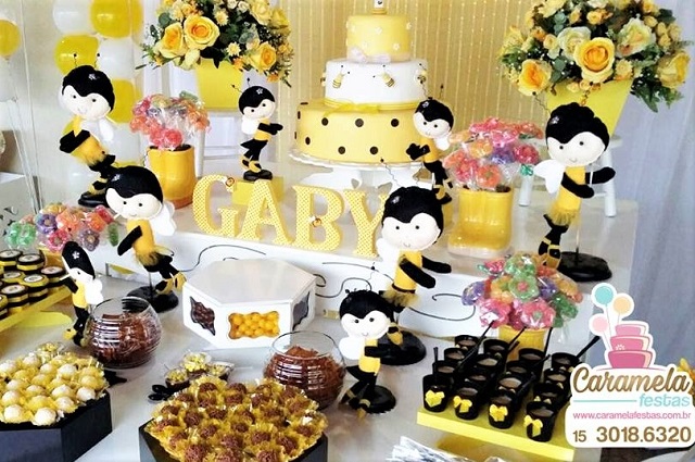 como fazer painel de colmeia para festa abelhinha