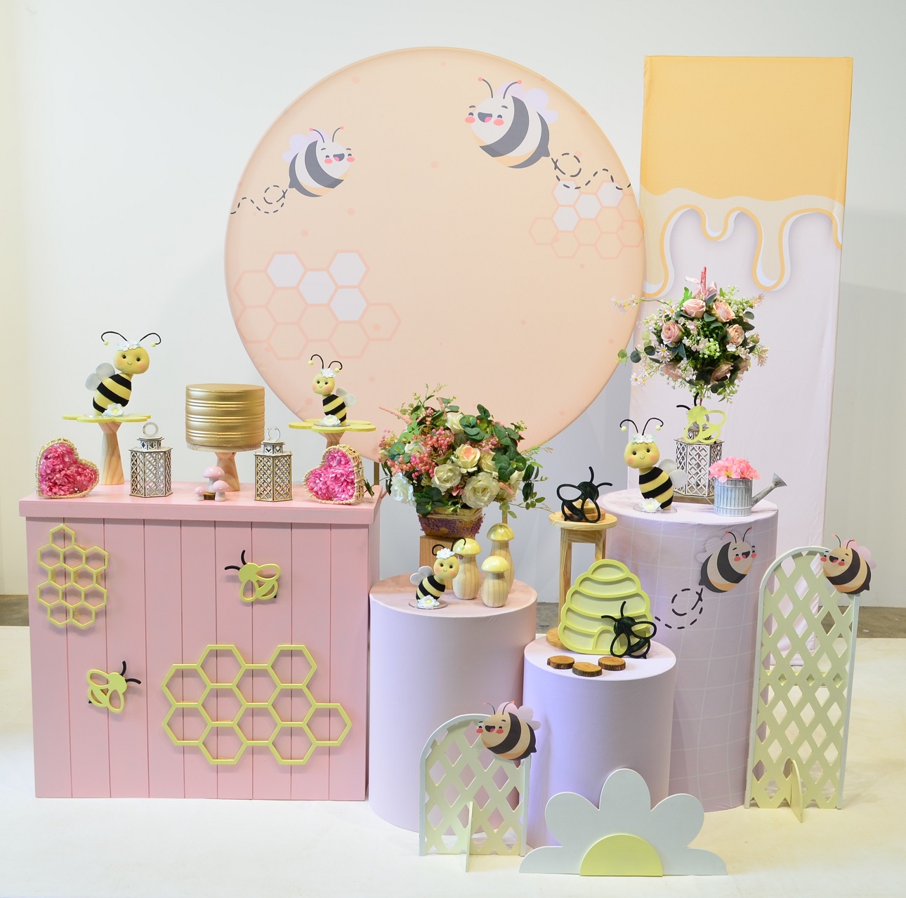 quanto custa uma decoração de festa abelhinha completa