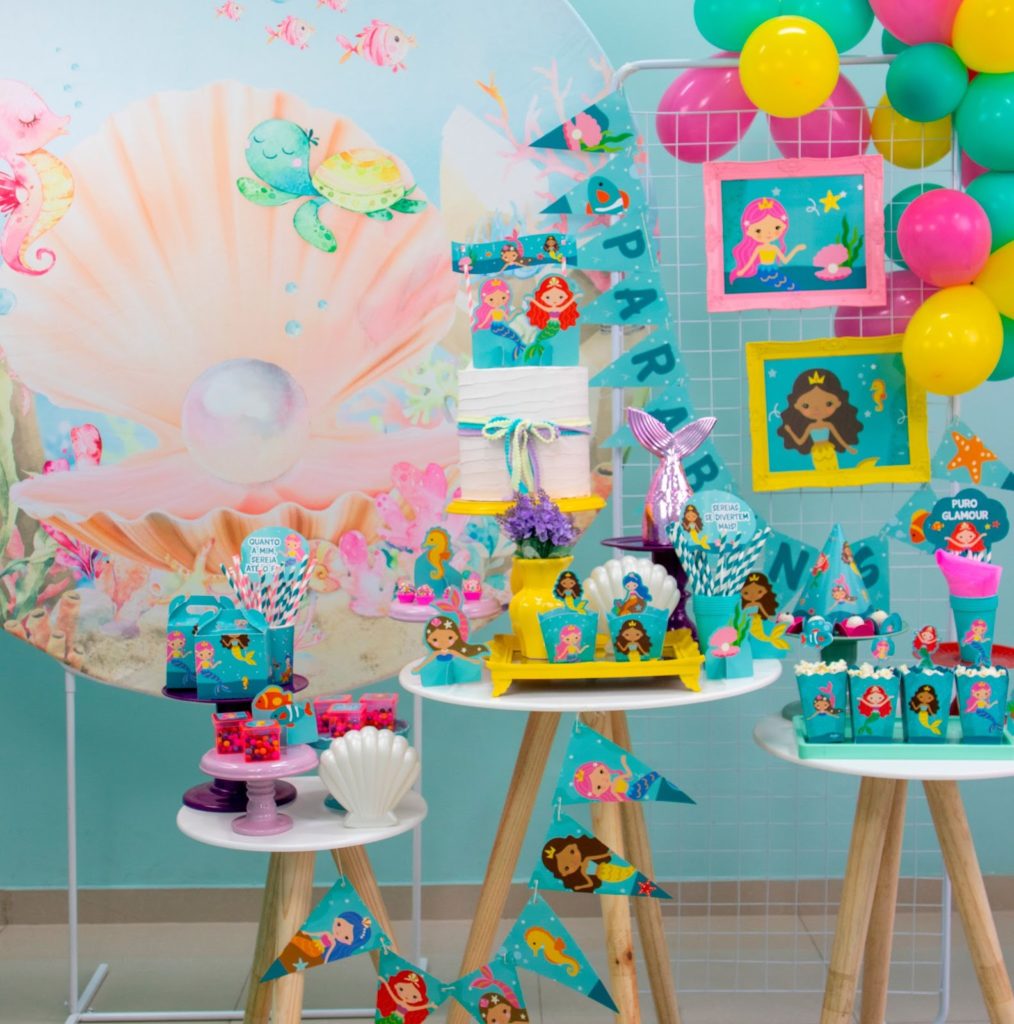 5 ideias de títulos para posts sobre decoração da Ariel:
1. Transforme sua Festa com a Magia da Ariel: Dicas de Decoração
2. Decoração de Quarto Pequena Sereia: Um Reino Subaquático para Sonhar
3. Cores e Elementos Essenciais para uma Festa Inesquecível da Ariel
4. Do Mar para a Festa: Ideias Criativas de Decoração com a Ariel
5. Detalhes que Encantam: Como Criar uma Decoração de Ariel Minimalista e Sofisticada