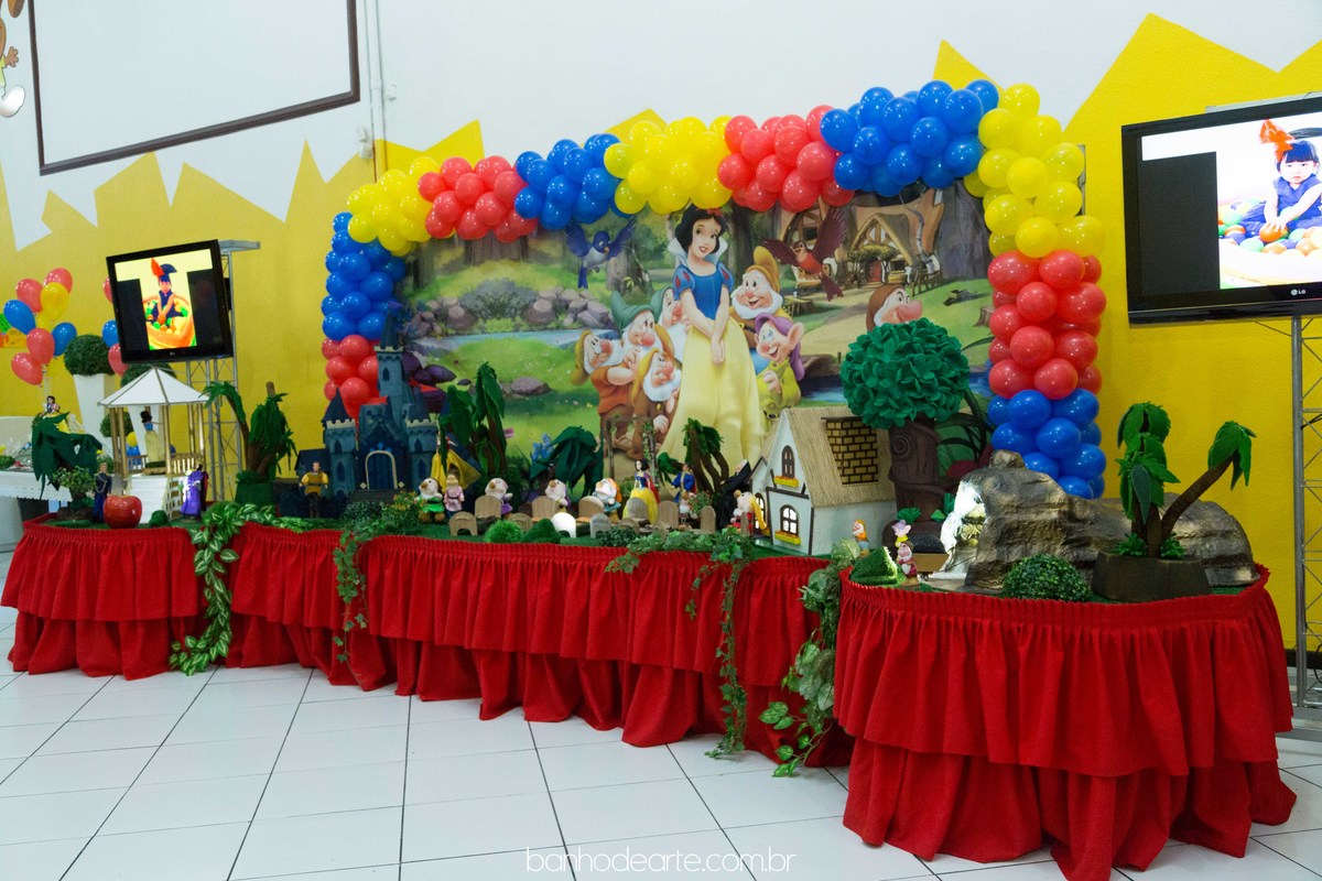 decoração branca de neve rústica ou luxo 1 ano