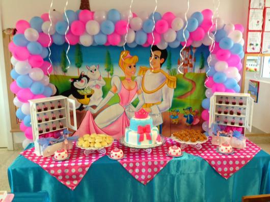 5 ideias de títulos:
1. Decoração Cinderela: Guia Completo para uma Festa Encantada
2. Transforme o Quarto em um Conto de Fadas com Decoração Cinderela
3. DIY Cinderela: Ideias Criativas e Econômicas para sua Festa
4. Elementos Essenciais para uma Decoração Cinderela Inesquecível
5. Festa Cinderela: Dicas de Painéis