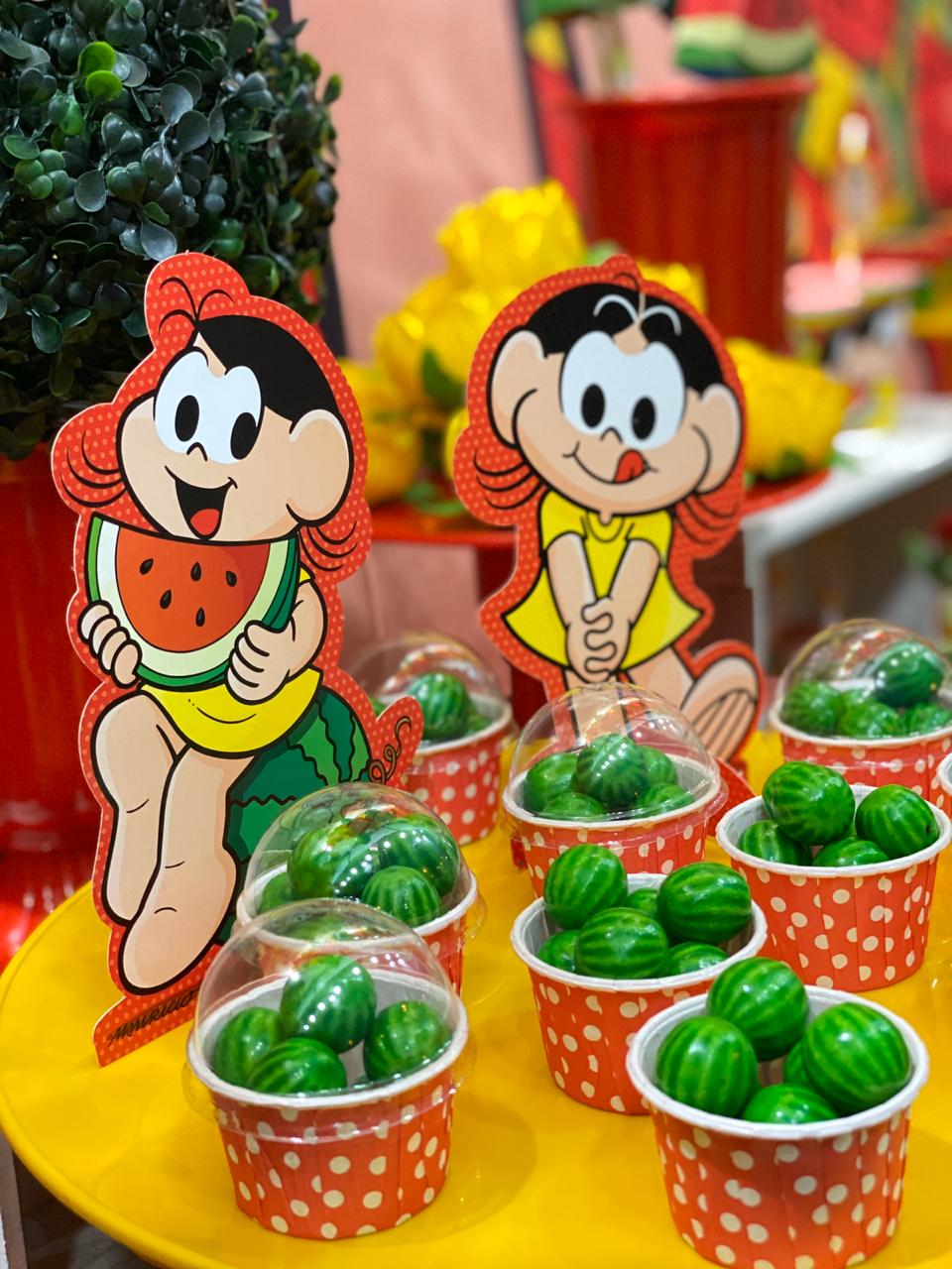 5 ideias de títulos:
1. Decoração de Festa Magali: Guia Completo com Cores e Elementos Essenciais.
2. Kits de Decoração Magali: Opções Práticas para Sua Festa.
3. Ideias Criativas DIY para uma Festa Tema Magali Inesquecível.
4. Como Montar uma Mesa Principal Encantadora com o Tema Magali.
5. Lembrancinhas e Centros de Mesa: Toques Finais para sua Festa Magali.