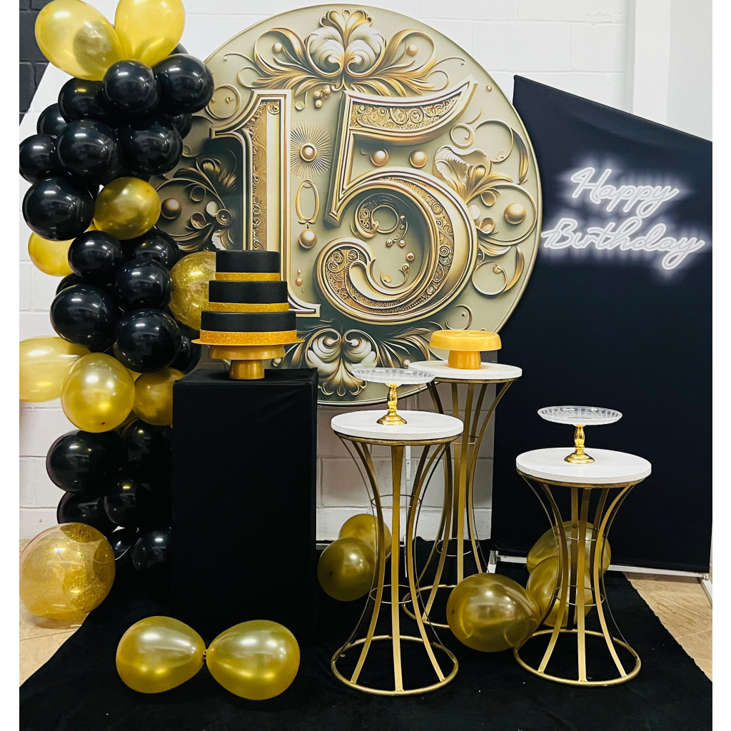 decoração de 15 anos preto e dourado