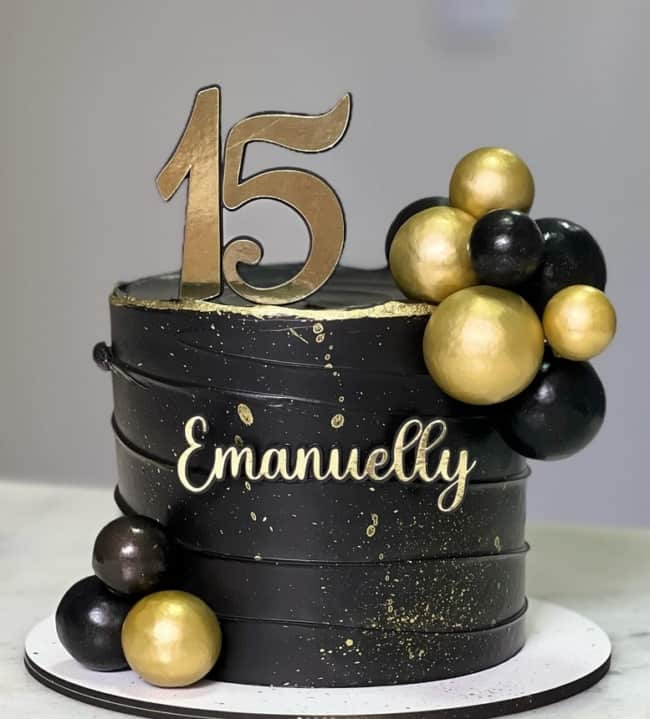 decoração de 15 anos preto e dourado