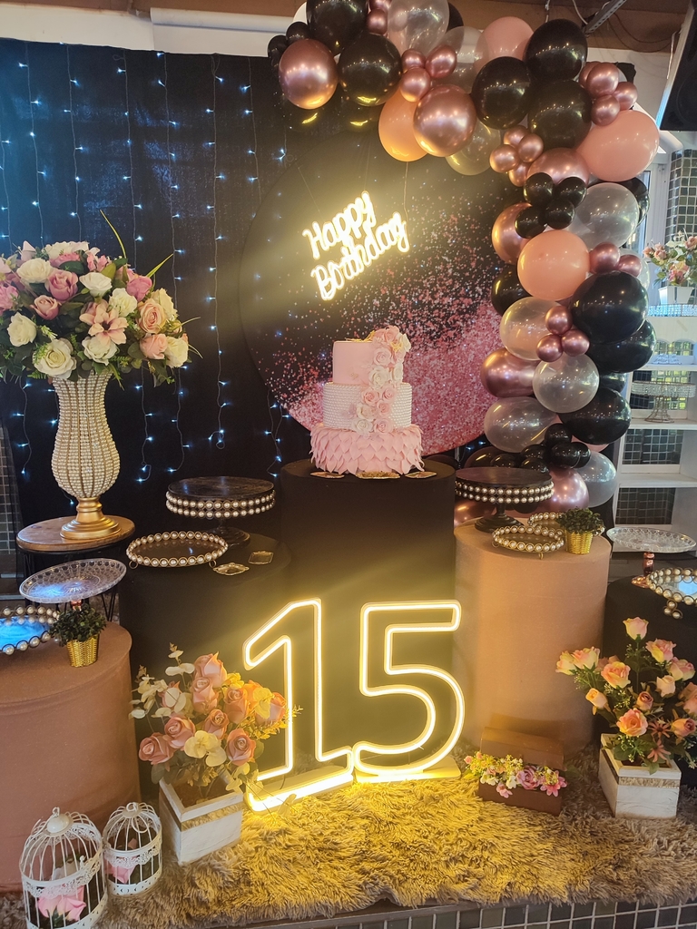 evitar erros decoração 15 anos preto e dourado