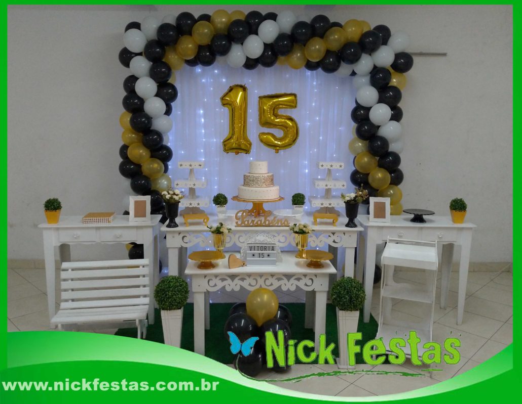 ideias decoração 15 anos preto e dourado luxo